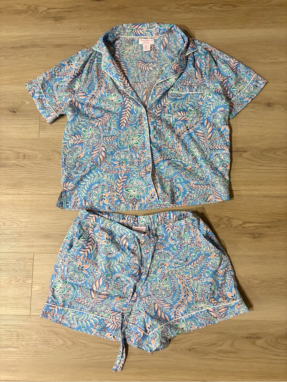 Tommy Bahama Blue Floral Short Pajama Set with Pink Accents MSRP $60